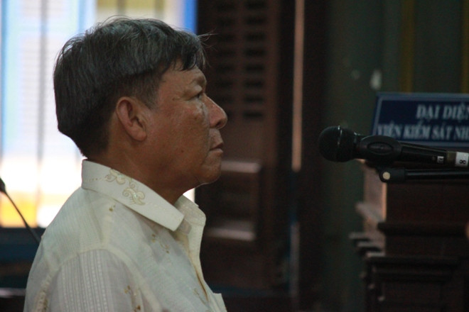 Nói lời sau cùng, bị cáo Tân mong muốn tiếp tục làm tổ dân phố. Ảnh: Tân Châu
