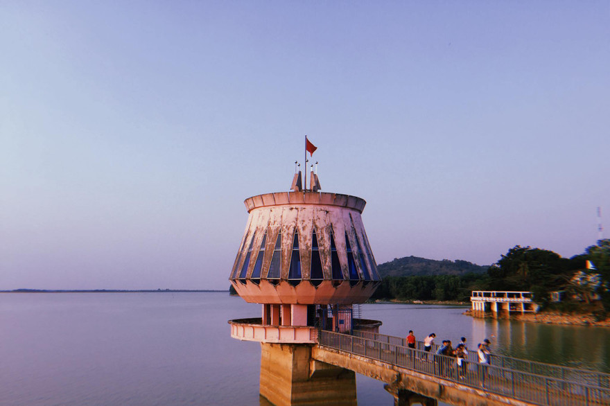 Hồ Dầu Tiếng không được phép xả lũ bất ngờ. Ảnh: Tân Châu