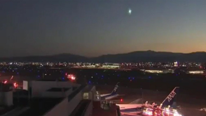 Cầu lửa bí ẩn trên bầu trời Nhật Bản