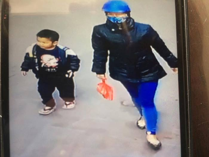 Hình ảnh cháu bé qua camera.