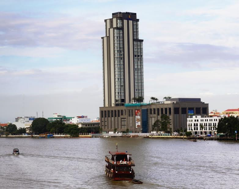 Tổ hợp gồm khách sạn 5 sao (Vinpearl Cần Thơ Hotel) - trung tâm thương mại (Vincom Plaza) - nhà phố thương mại (Vincom Shophouse) lớn nhất vùng ĐBSCL.