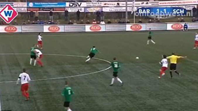 Tình huống dẫn tới chấn thương của Van Gastel.