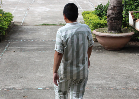 Vẻ bề ngoài của Hồng khiến người ta nghĩ cô là một người đàn ông đúng nghĩa.