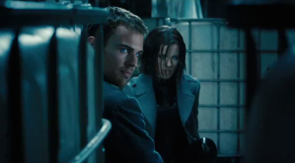 Vẻ đẹp hút hồn của Theo James và Kate Beckinsale trong Thế giới ngầm 5