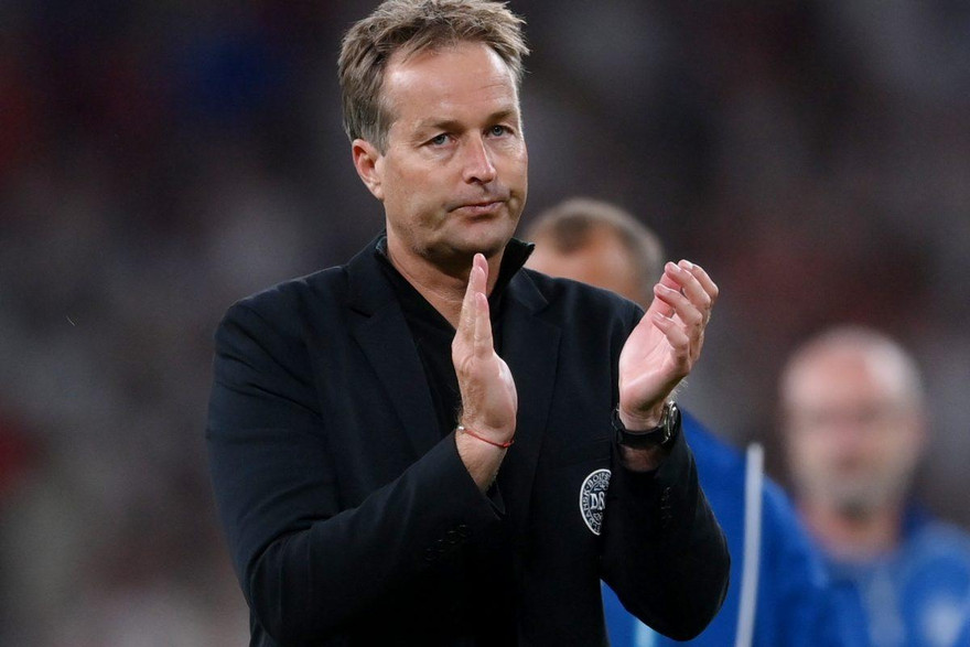 HLV Đan Mạch: Thua thế này cay đắng quá, chúng tôi bị thổi penalty oan