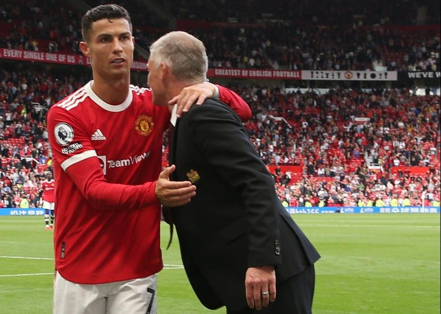 HLV M.U Solskjaer phủ nhận bị Ronaldo 'tiếm quyền'