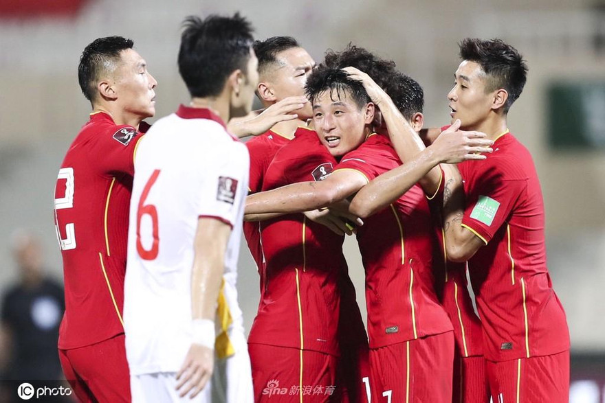 Báo chí Trung Quốc: Thể lực cầu thủ quá kém, suýt chút nữa là thảm kịch