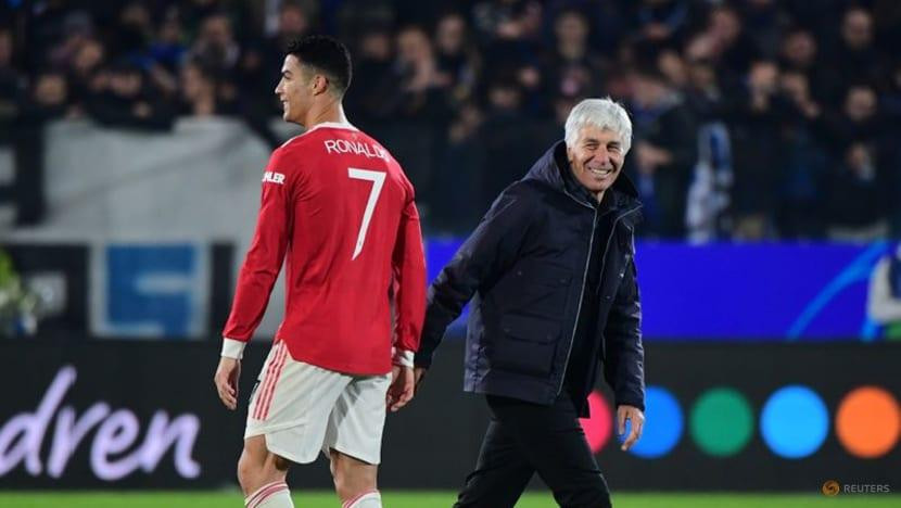 HLV Atalanta ngán ngẩm: 'Thế mà họ dám nói Ronaldo là vấn đề của MU' 
