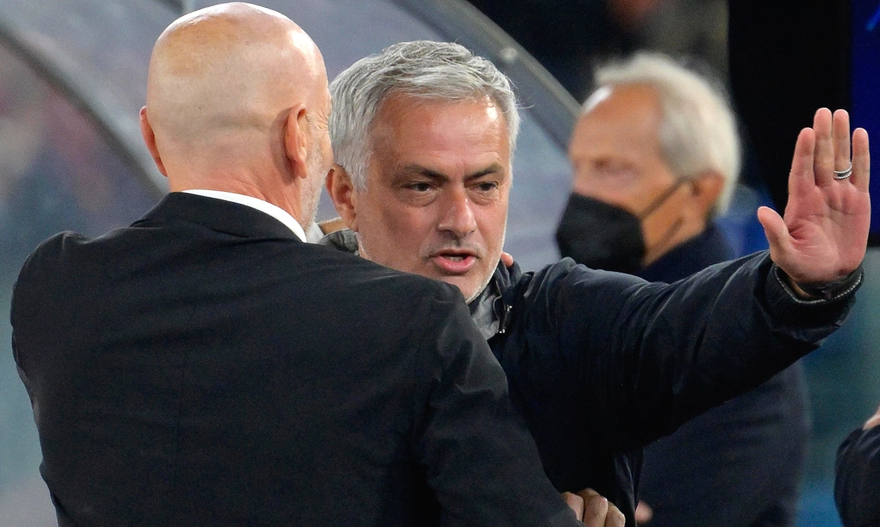 Đứt chuỗi bất bại sân nhà, HLV Mourinho 'chạy trốn' truyền thông