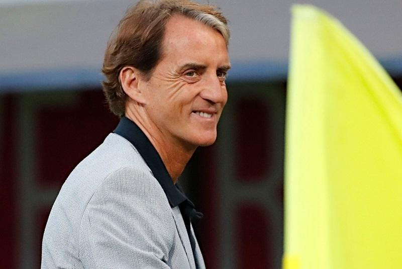 Mancini bảo vệ trò cưng, hết lời khen ngợi HLV Enrique trước đại chiến