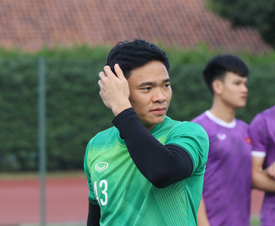 Thủ môn Nguyên Mạnh gạt nỗi buồn AFF Cup 2016, hạnh phúc vì được thầy Park lựa chọn