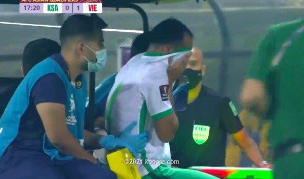 Ngôi sao Saudi Arabia khóc cạn nước mắt vì dính chấn thương nặng