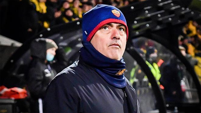 Thua thảm đội bóng tí hon, Mourinho phát biểu sốc: Chúng tôi thua đội mạnh hơn! 