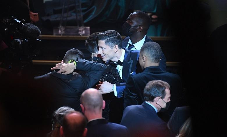 Messi: Lewandowski xứng đáng nhận Quả bóng vàng