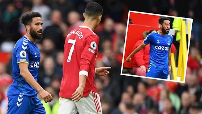 Vì sao người hùng Everton bắt chước cách ăn mừng của Ronaldo sau khi 'xé lưới' M.U?
