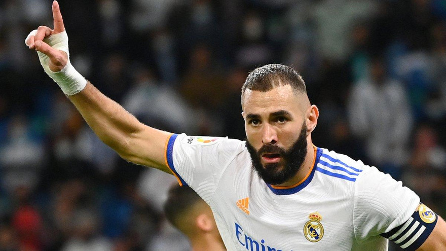 Real Madrid 'đánh tennis', Benzema lập kỷ lục thế kỷ