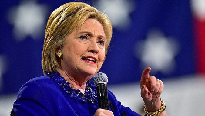 Bà Clinton thậm chí còn nói sẽ đưa đặc nhiệm tới Khu vực 51 để làm sáng tỏ mọi chuyện.