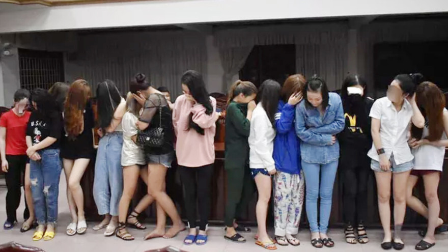 Nhiều thiếu nữ được phát hiện dương tính với chất ma túy. Ảnh: Công an TP Đông Hà