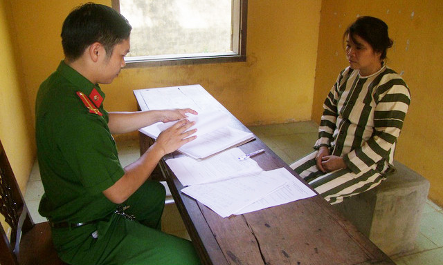 Đối tượng Hồng tại cơ quan điều tra 