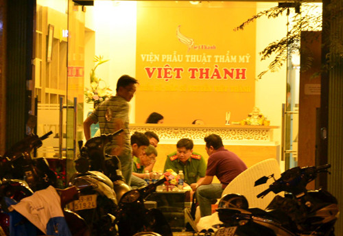 Cảnh sát đang lấy lời khai tại viện thẩm mỹ