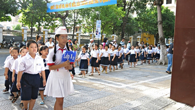 Bỏ chấm điểm để giảm áp lực cho HS Tiểu học, nhiều ý kiến cho rằng giáo viên phải công tâm trong đánh giá, nhận xét học sinh. 