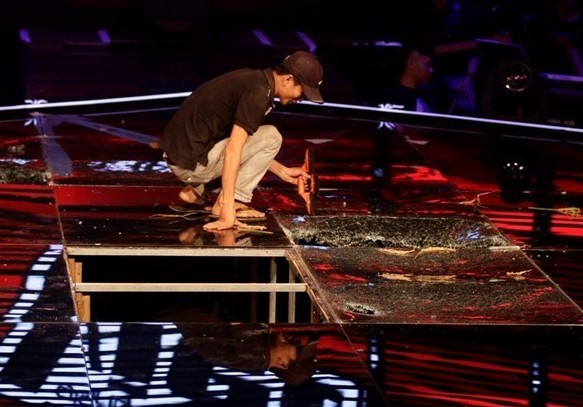 Khán giả bức xúc vì BTC bất cẩn gây tổn hại đến các em nhỏ.