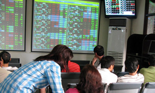 Vn-Index tiến sát 642 điểm trong phiên sáng 3/9. Ảnh: B.H