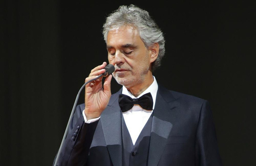 Danh ca mù Andrea Bocelli.