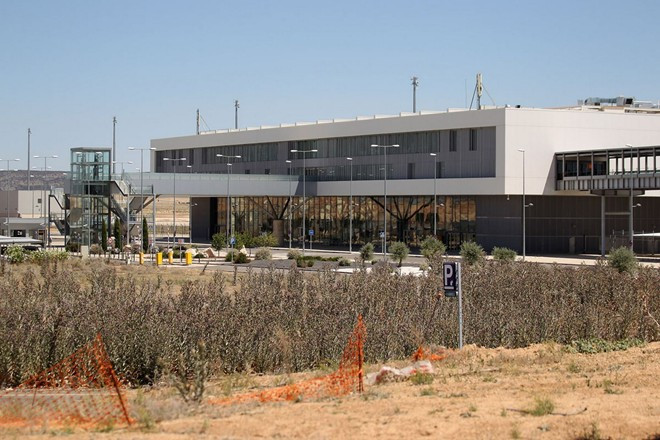 Sân bay này vốn được xây dựng để phục vụ 10 triệu lượt khách mỗi năm nay trở thành nơi không có một bóng người.