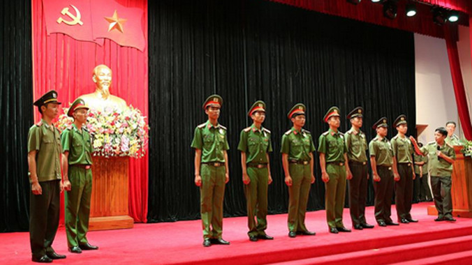 Mẫu trang phục tại buổi làm việc.