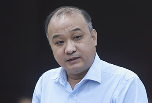 Ông Lê Quang Nam nhận quyết định điều chuyển từ giám đốc Sở về Bí thư Quận uỷ. Ảnh: Ngọc Trường.