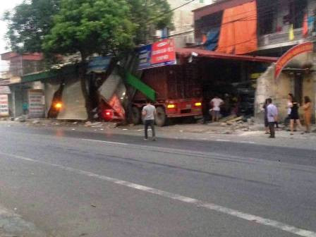 Hiện trường vụ tai nạn. Ảnh: Hội lái xe container biên giới.