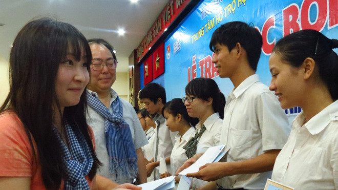 72 suất học bổng cho sinh viên vượt khó