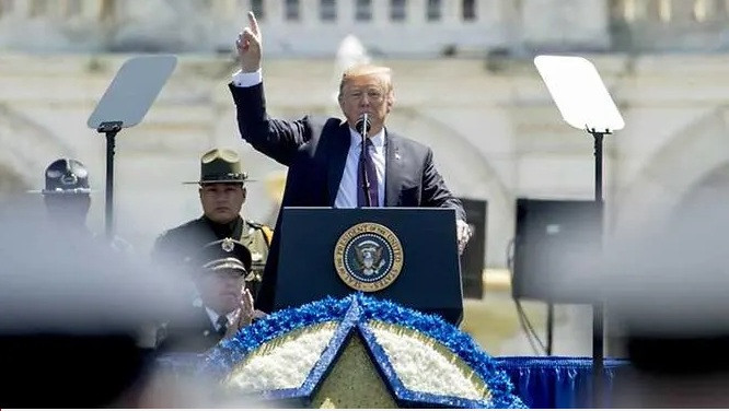 Tổng thống Mỹ Donald Trump vừa tuyên bố tình trạng khẩn cấp