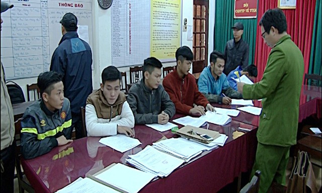 Đọc lệnh bắt khẩn cấp 6 đối tượng có hành vi cố ý gây thương tích.