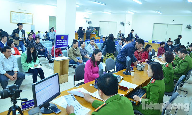 Người dân đều rất hài lòng khi làm các thủ tục cấp căn cước công dân nhanh gọn, dễ dàng.