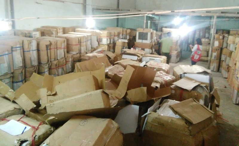 Kho hàng lậu "khủng" bị phát hiện.