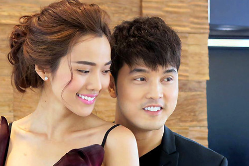 "Kim Cương cá tính, mạnh mẽ nhưng tốt bụng và giàu tình cảm. Nhiều lúc cô ấy còn 'bảo vệ' tôi khi tôi gặp chuyện khó khăn", Ưng Hoàng Phúc nói.