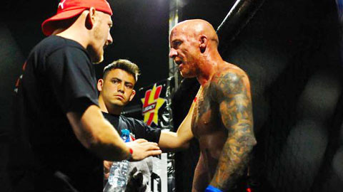 Gareth Strange hy vọng sẽ thành công trên sàn đấu.