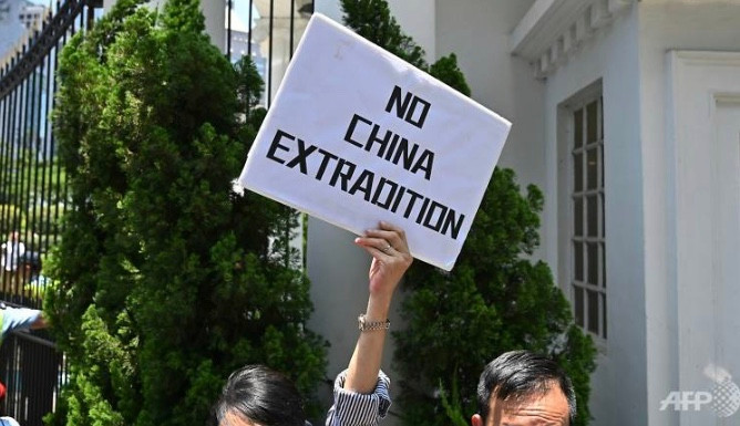 Lãnh đạo xuống nước, dân Hong Kong vẫn quyết biểu tình tiếp