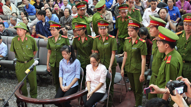 Hai bị cáo tại tòa