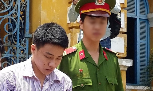 Chí lãnh 12 năm tù