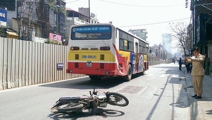 Hiện trường xảy ra tai nạn trên đường Cầu Giấy.