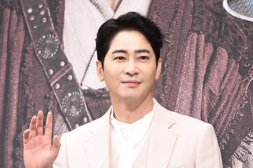 Việc Kang Ji Hwan bị bắt là cú sốc với truyền thông và người hâm mộ Hàn Quốc.