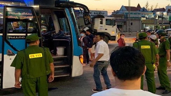 Cảnh sát 113 đến hiện trường xử lý vụ việc (Ảnh: Internet)