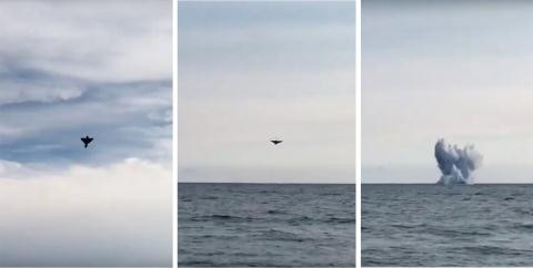 Tiêm kích Typhoon của Italy đâm đầu xuống biển.