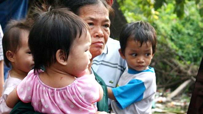 Những đứa trẻ được đưa khỏi công ty