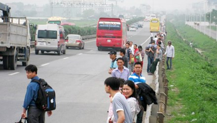 Xác định danh tính người phụ nữ bị nhiều ôtô cán trên cao tốc