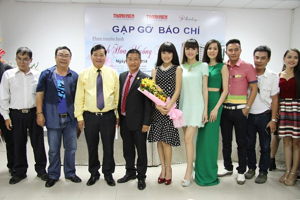 Ra mắt đoàn làm phim 'Tình hoa muống biển'