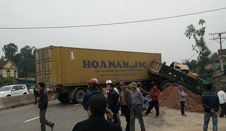 Hiện trường vụ tai nạn kinh hoàng.